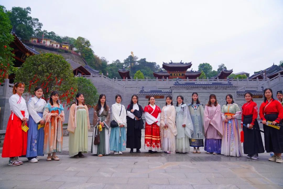 團(tuán)青關(guān)注丨遇見(jiàn)春天，浪漫與你